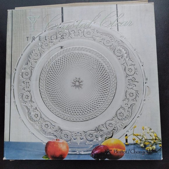 Elegant Round Crystal Platter, 30 cm round, Made in US - Picture 2 of 5